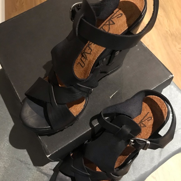 Sixtyseven black wedge sandals. - Picture 5 of 5